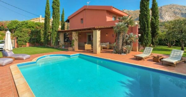 Villa 3 with pool_main view