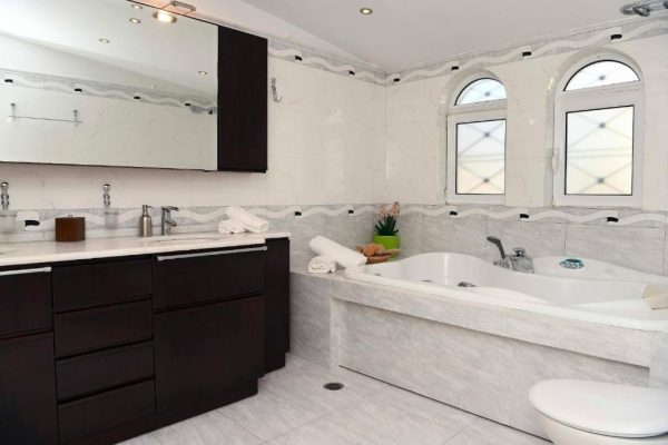 Villa 4_bathroom 1