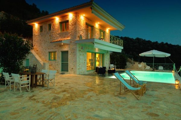 Villa 5_at night