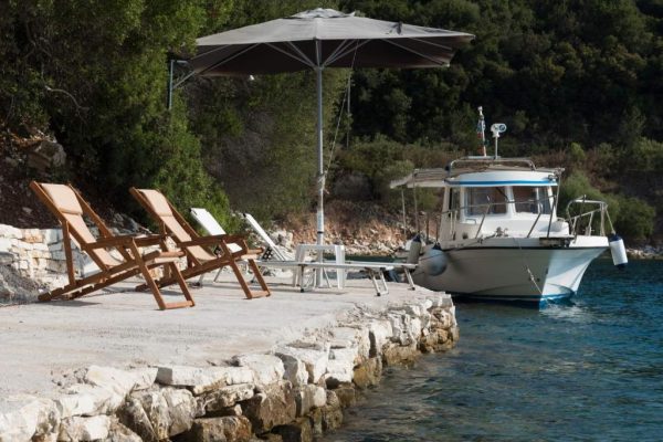 Villa 5_private beach with dock for boat