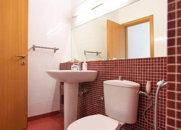 Villa 1 with pool_bathroom 2