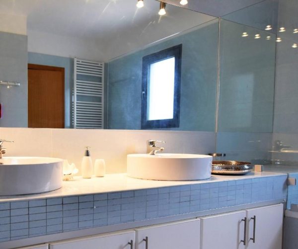 Villa 1 with pool_bathroom