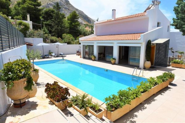 Villa 1 with pool_main view