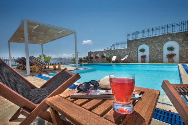 Villa 7_pool lounge area