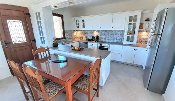 Villa 8_kitchen