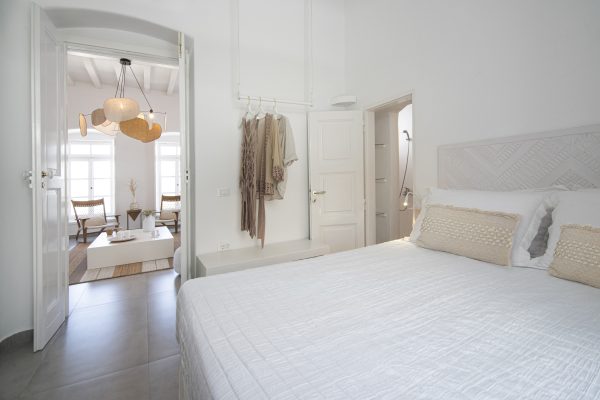 Historical Mykonos Town Superior Apartment — изображение 17