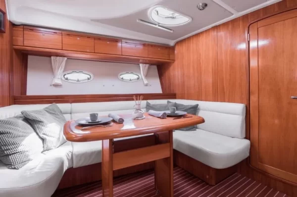 Bavaria 37 Sport - Image 8