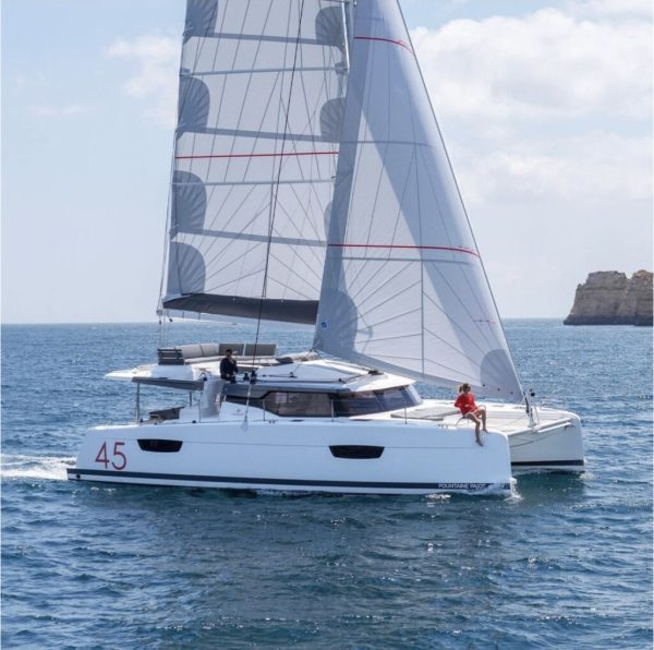 Catamaran Fountaine Pajot 45 - Image 2
