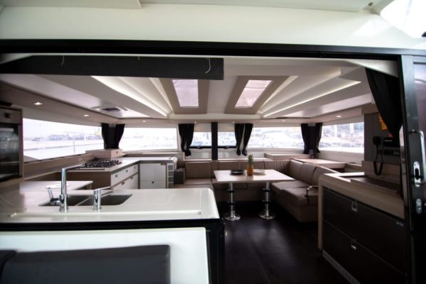 Catamaran Fountaine Pajot 45 - Image 5