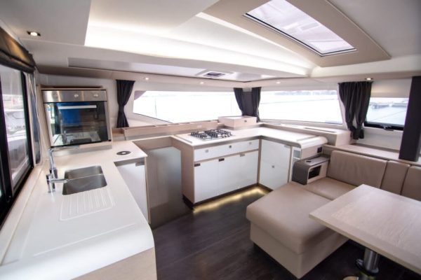 Catamaran Fountaine Pajot 45 - Image 6