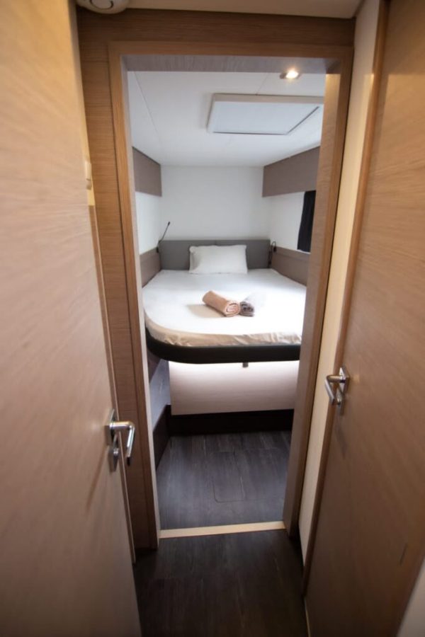 Catamaran Fountaine Pajot 45 - Image 9