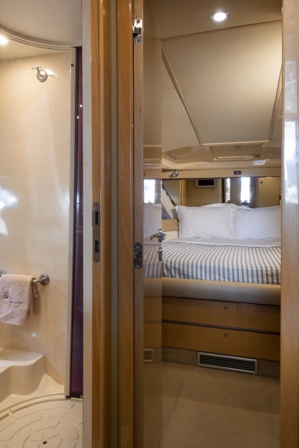 Ferretti Flybridge 46 - Image 11