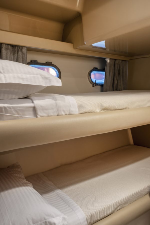Ferretti Flybridge 46 - Image 12