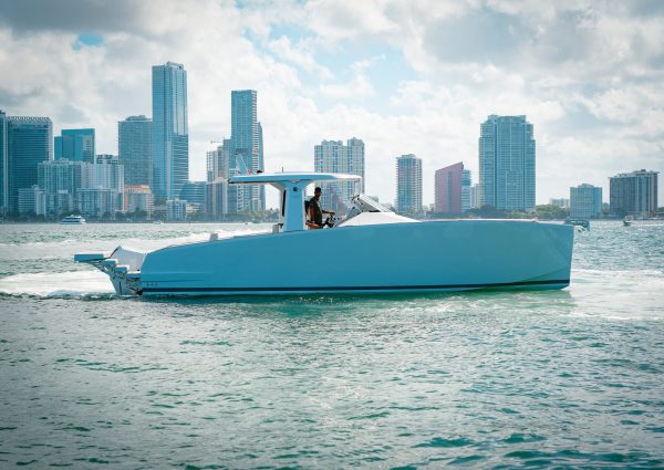 Tesoro 40 Outboard - Image 3