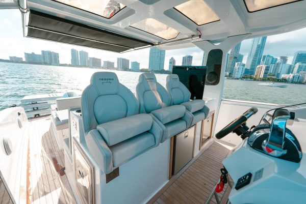 Tesoro 40 Outboard - Image 5