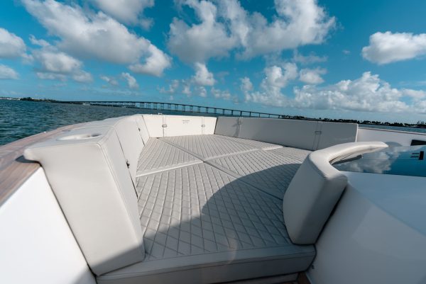 Tesoro 40 Outboard - Image 7
